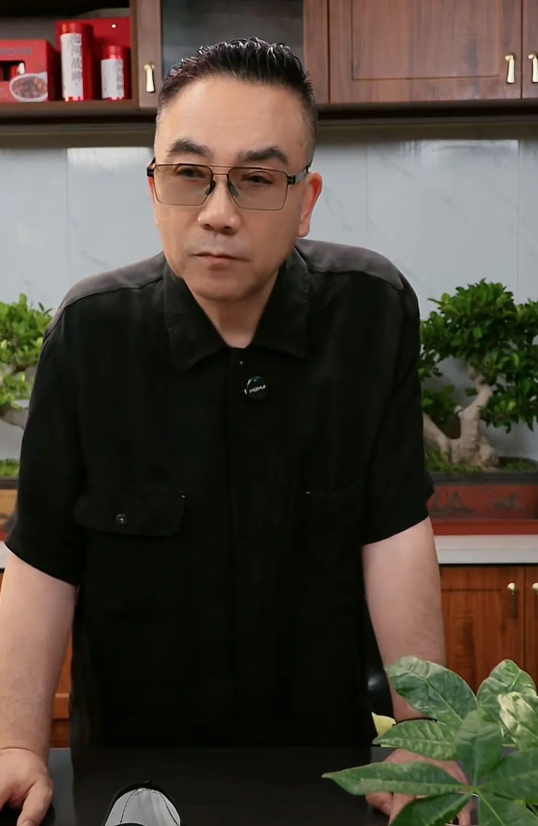 蓝天助手开团软件：杨议，从黑粉到顶流，如何凭真诚和实在赢得观众？