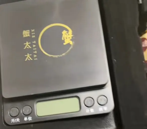 超单助手拼多多：“蟹太太”遭投诉，买16只螃蟹仅2活蟹，客服回复引发信任危机