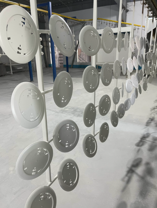 潜力鸭下载安装：越南发展面临挑战，人才短缺与电力不足制约未来增长