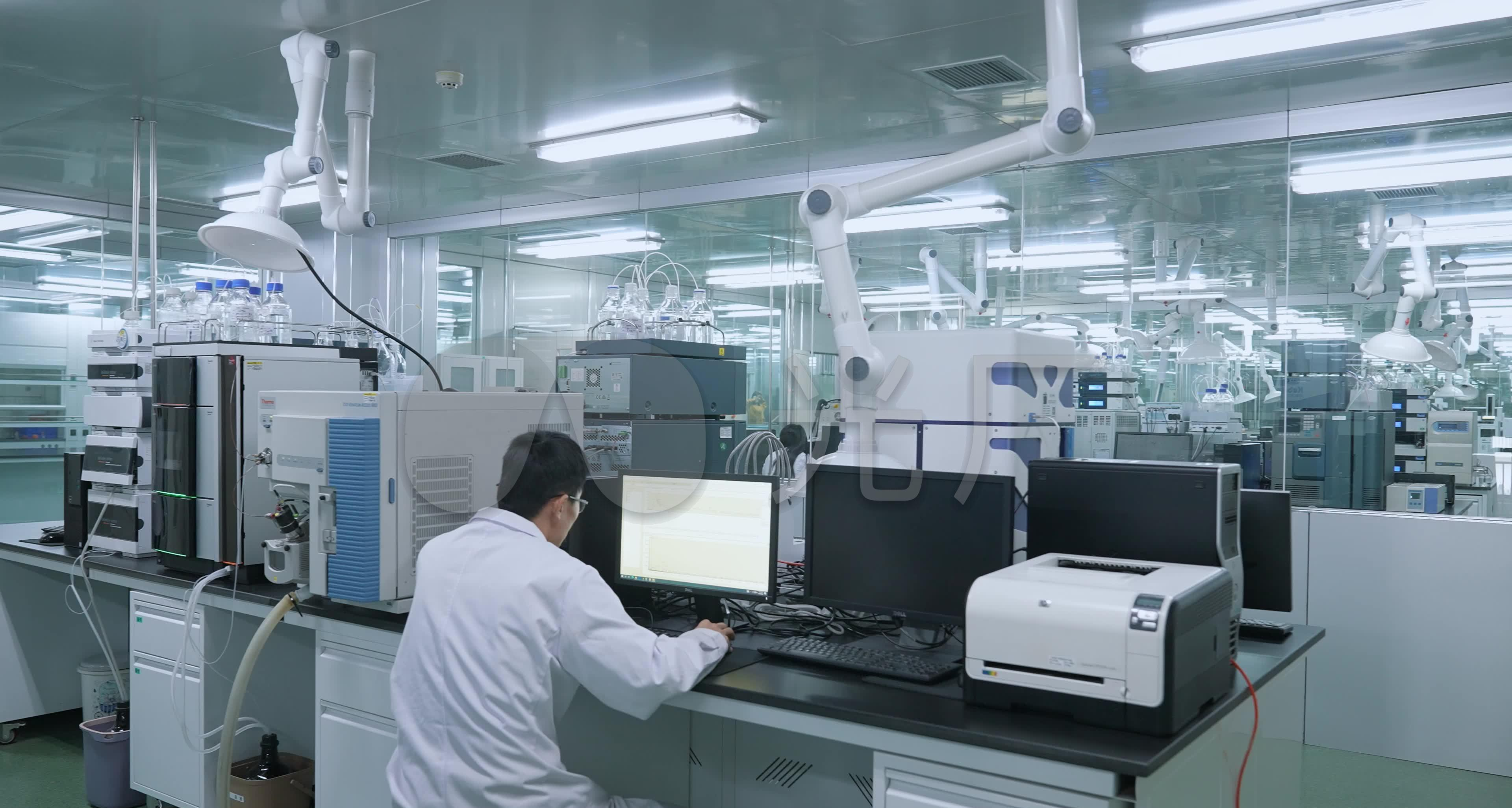 小U助手:美国下架数百万中国电子产品,中国安防企业如何应对技术战与市场挑战 小U助手:美国下架数百万中国电子产品,中国安防企业如何应对技术战与市场挑战