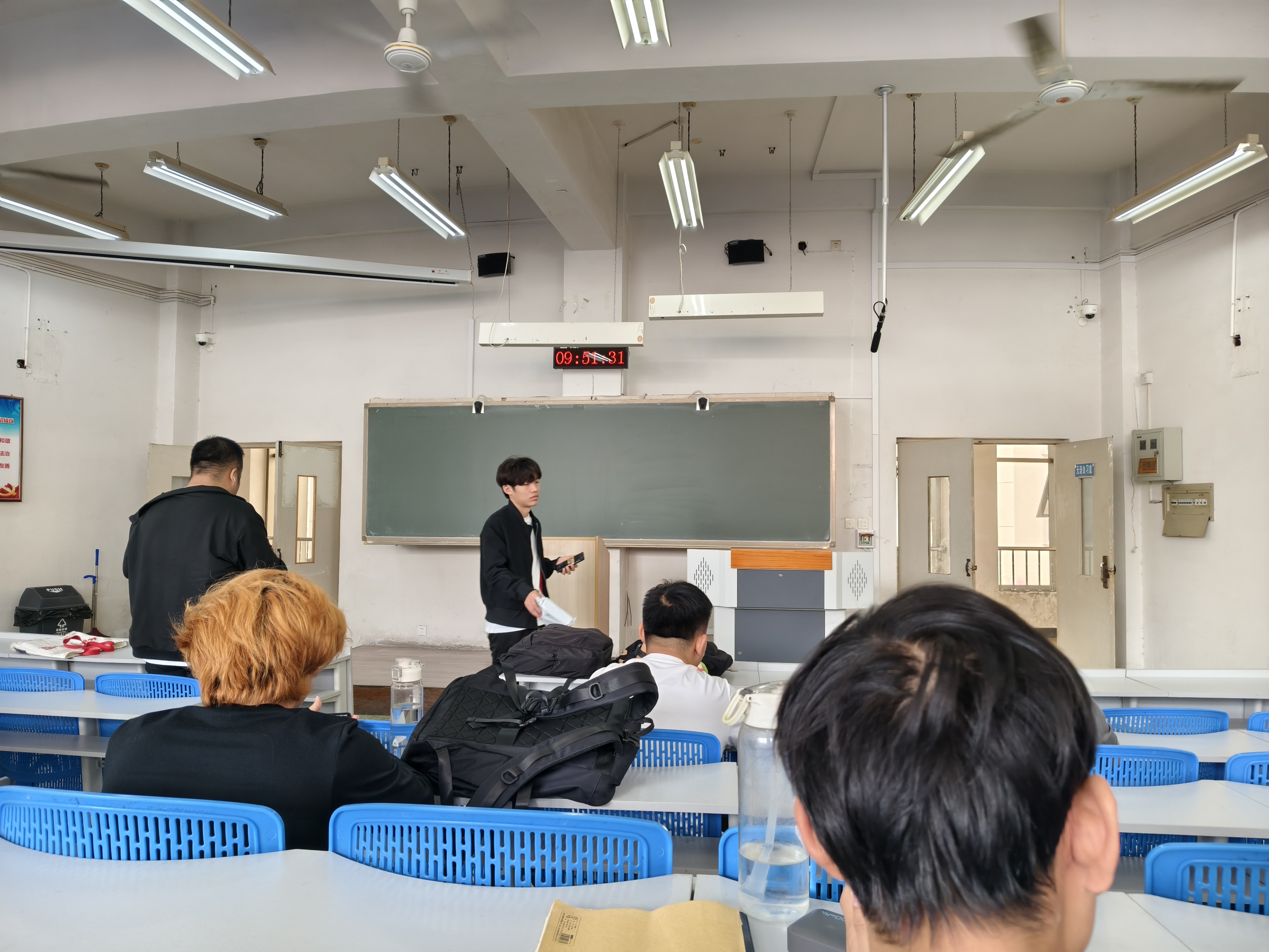 多多助手：00后大学生的日常收入支出总结与生活记录分享