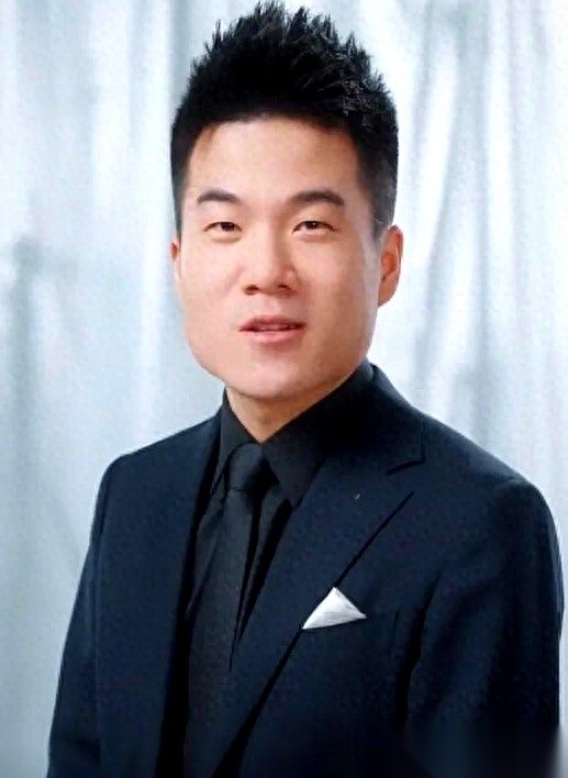小评评助手：董宇辉与老罗的恩怨，从文化人到商业人的职业转变