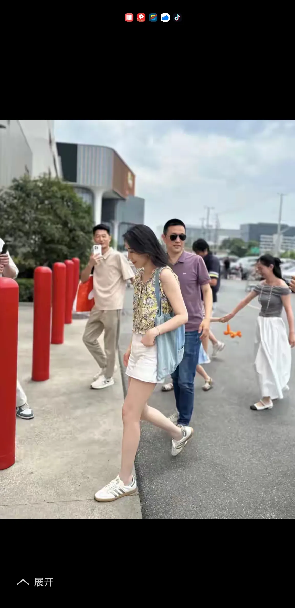 超评助手开团软件：李斌超市“大采购”，与妻子展现接地气的真实生活瞬间