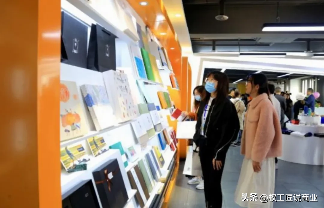 权重大师补单软件：山东小伙创新“9个亿模式”打印店，颠覆印刷行业的低价策略与生产模式