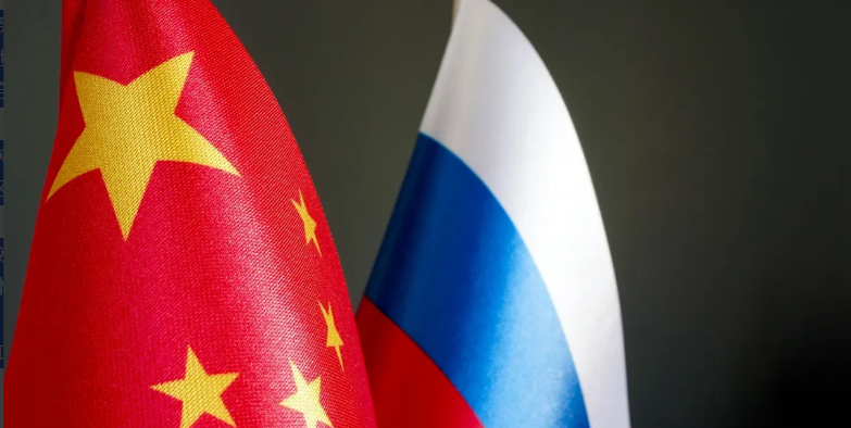 小评评助手：中俄边境新规，司机签证改革提升货运效率，助力国际合作