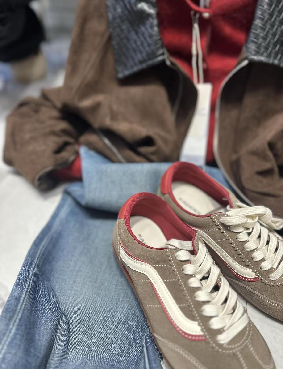 易评助手卡密：AI搭配革命，如何通过成套购提升衣服销量和消费者体验