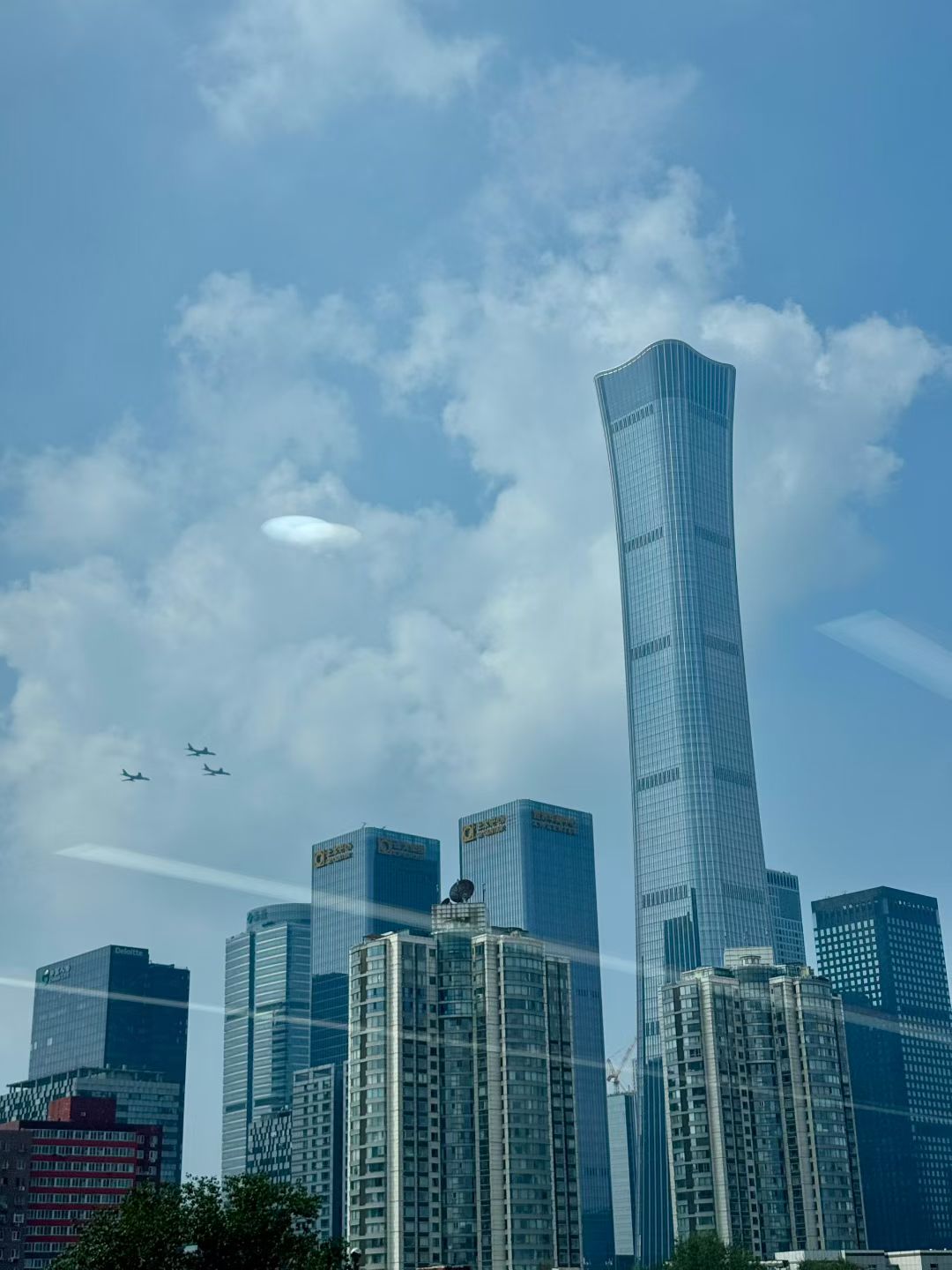 易单助手：微信新功能为何优先支持苹果用户？解析背后的原因与影响