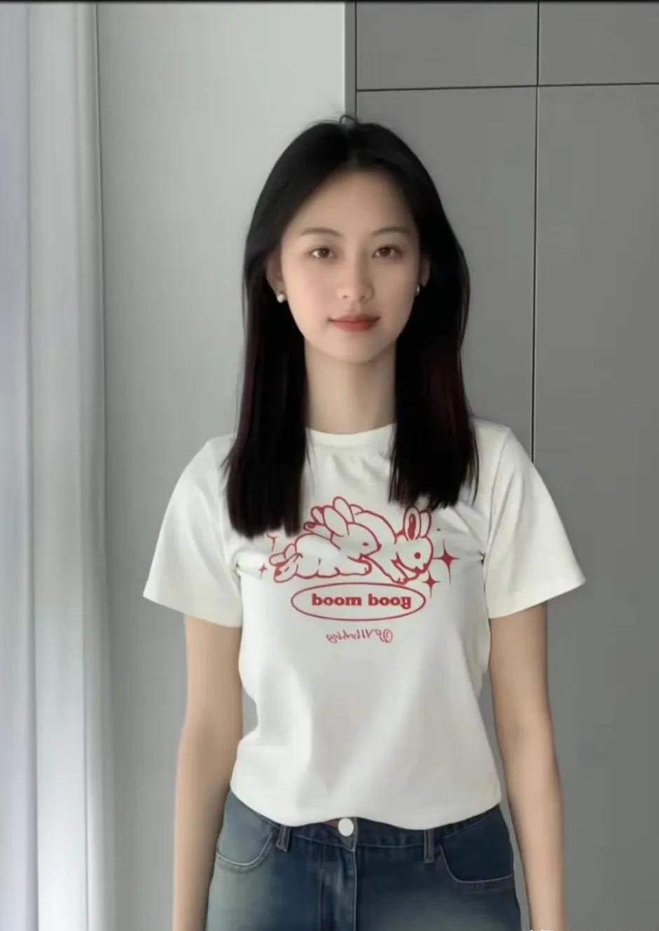 超单助手官网：消费观念变革，节俭与体面生活的价值碰撞解析