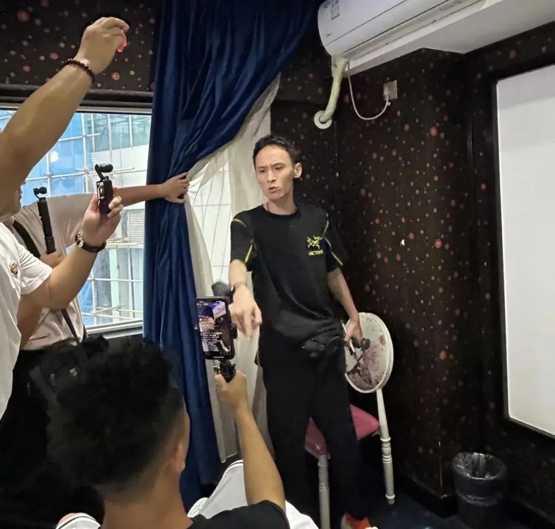 超单助手操作步骤：百万粉丝网红“影子”自导打击偷拍剧本，背后竟藏伪劣产品黑幕！