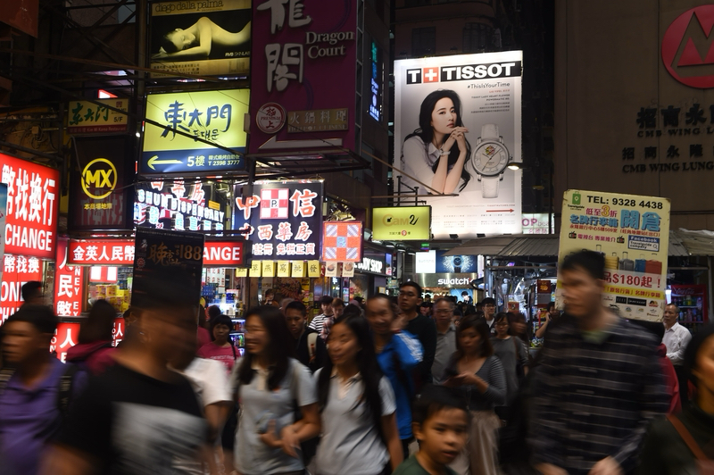 小评评助手网站：香港经济双面性，实体衰退与金融活力并存的挑战与机遇