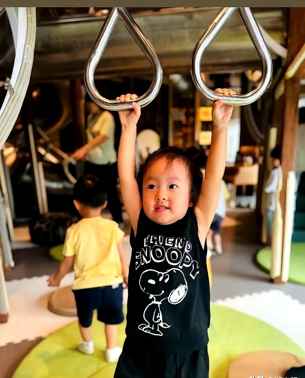 觉醒助手：王思聪拒付抚养费引热议，富人责任与普通人焦虑的对决
