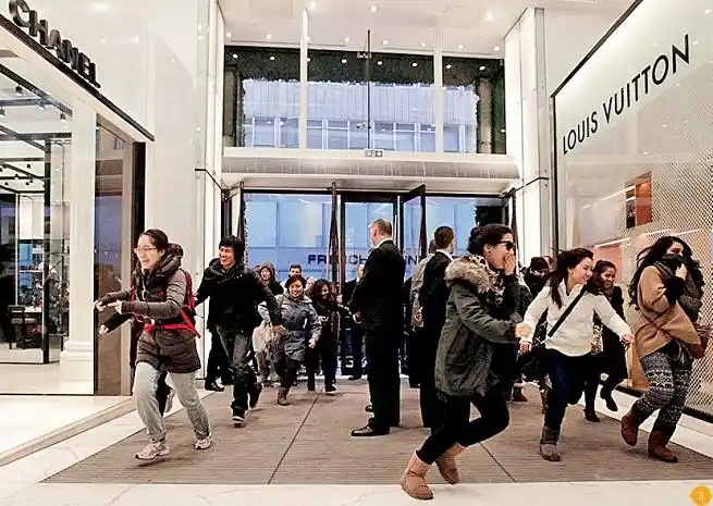 粉团助手：全球32%产品来自中国，西方关税无效，中国市场成跨国公司最大“金主”