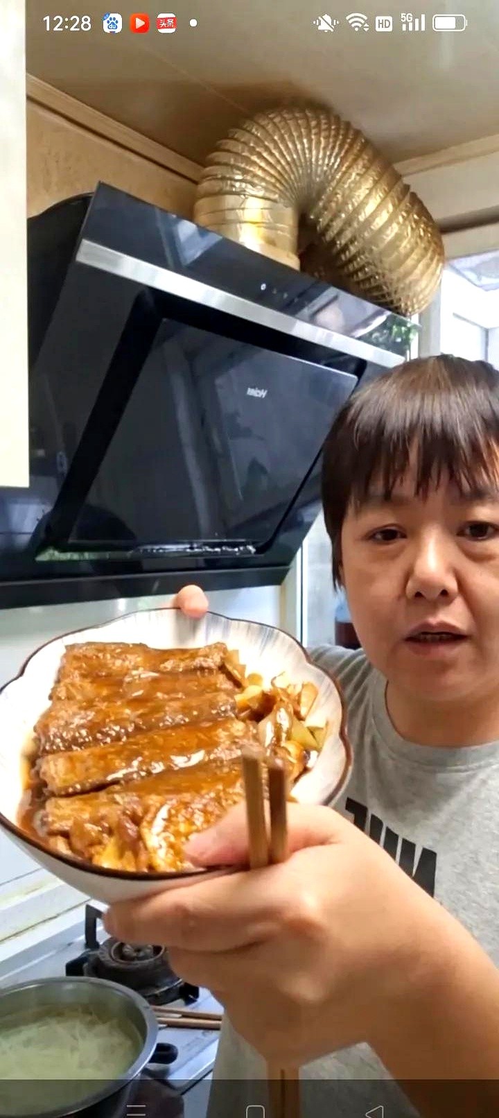 Y助手官网：带鱼直播夫妻档，生活与真实感的缝隙引发争议
