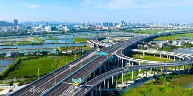 超单助手拼多多：中美科技竞争，半导体、AI与制造业的较量和未来趋势分析