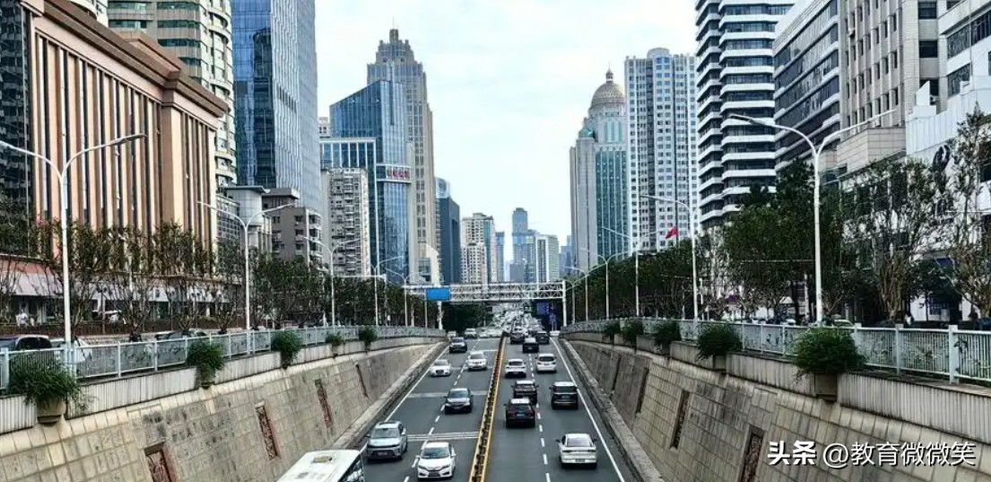 易评助手网站：武汉，中西部经济强市，科教文卫全面发展，大江大湖展现城市魅力