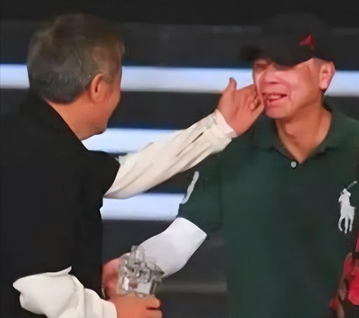 小Q助手网站：赵本山请马云吃豪华宴，真诚招待引发友谊升温