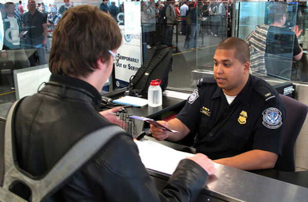 魅力狗软件官网：美国与中国有钱人移民动机对比，制度保障与财富安全分析