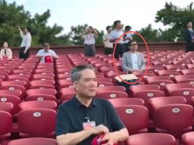 权重大师补单软件：阅兵现场，商界大佬齐聚，雷军周鸿祎凌晨出发见证历史时刻