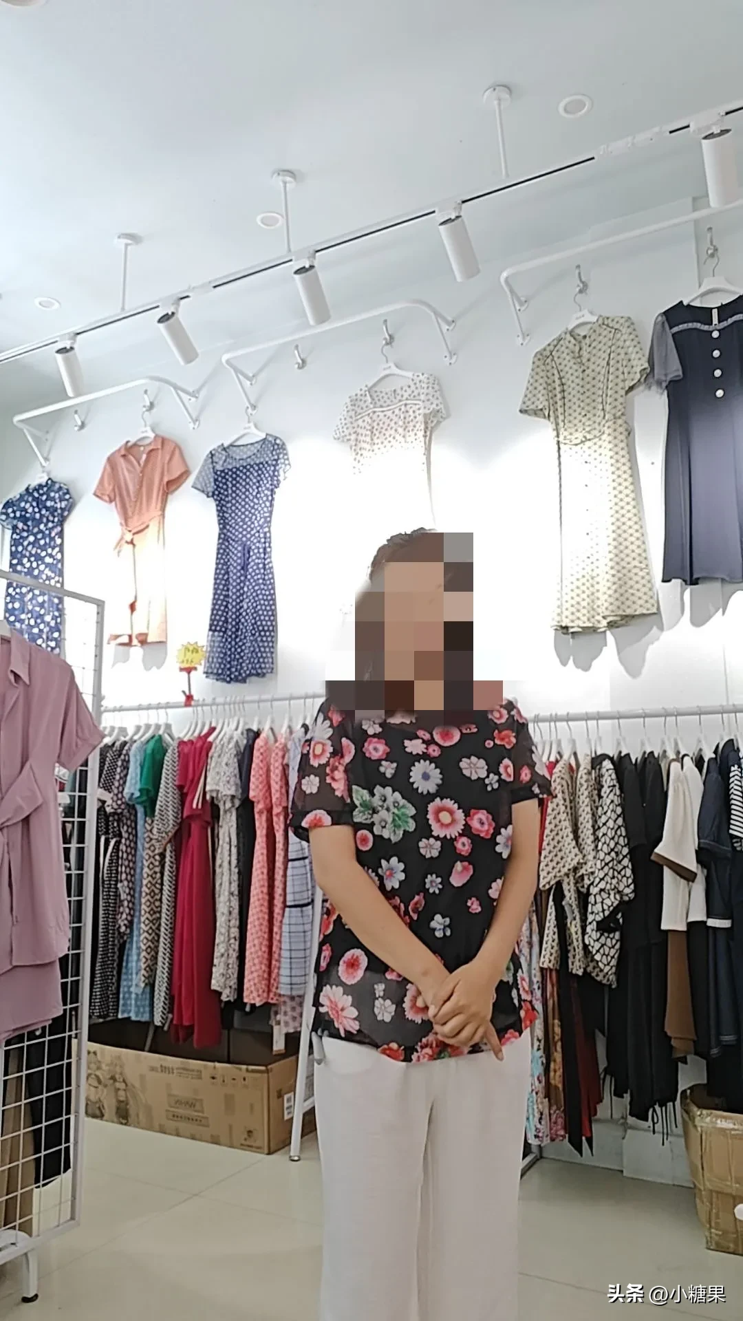 星云助手官网入口：开店卖衣服的艰辛，那些令人无奈的人情往来与偷盗事件