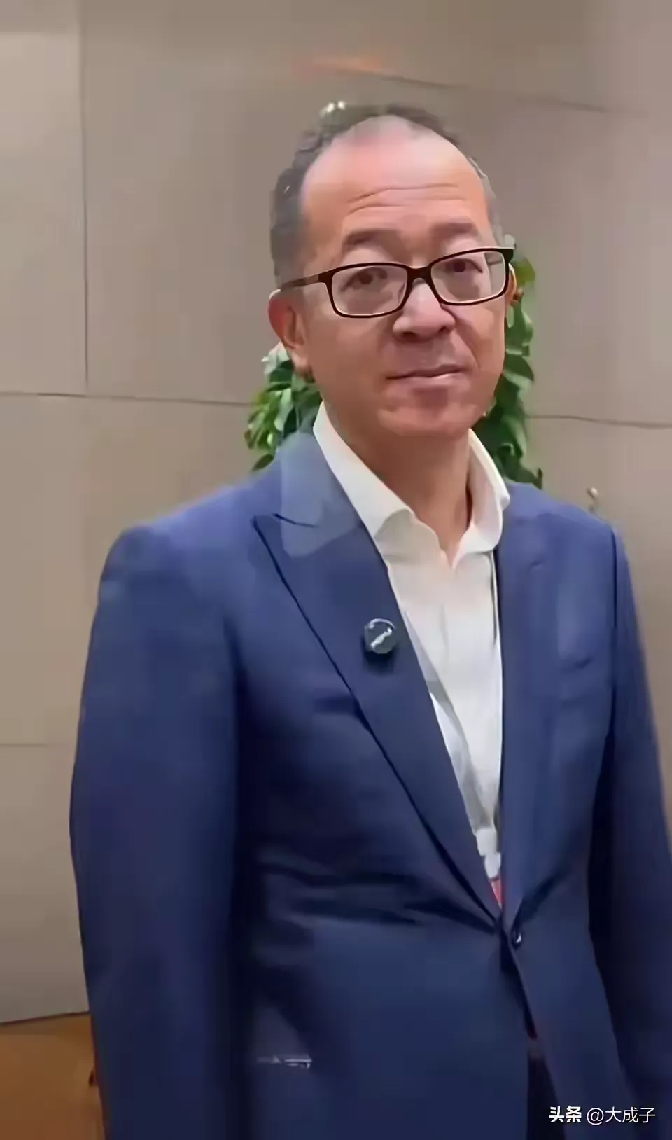 易评助手官网：董宇辉与俞洪敏的直播争论，丈母娘支持，老俞保权之战解析