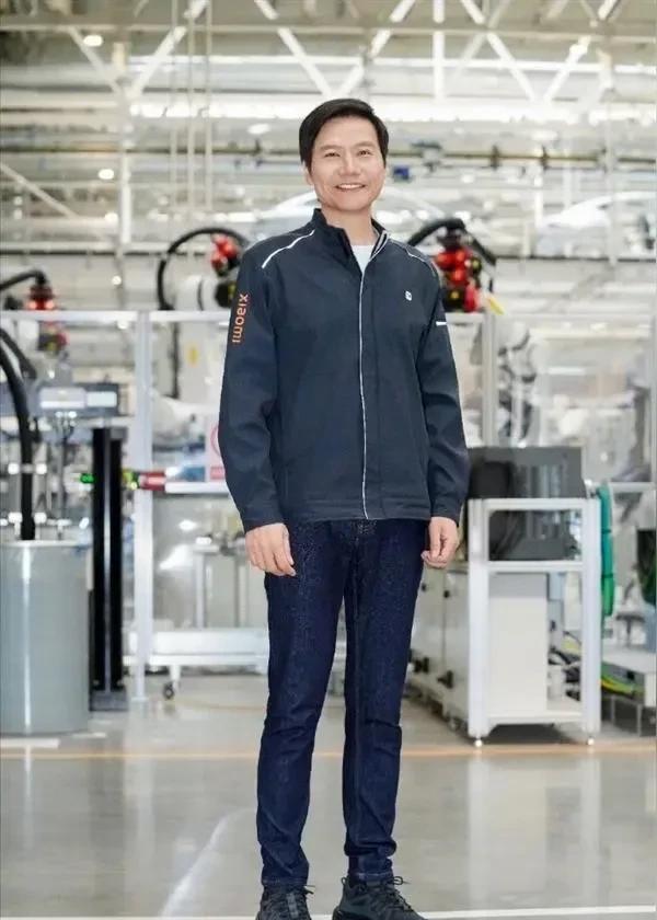 快火助手开团软件：雷军工装服热销背后的魅力与饥饿营销策略分析