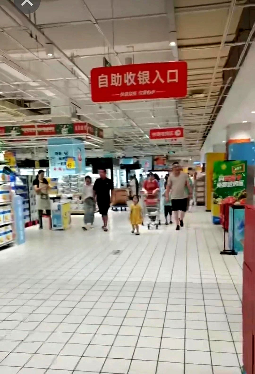 小评评助手下载：沭阳家电市场竞争激烈，京东与大润发的销量对比分析