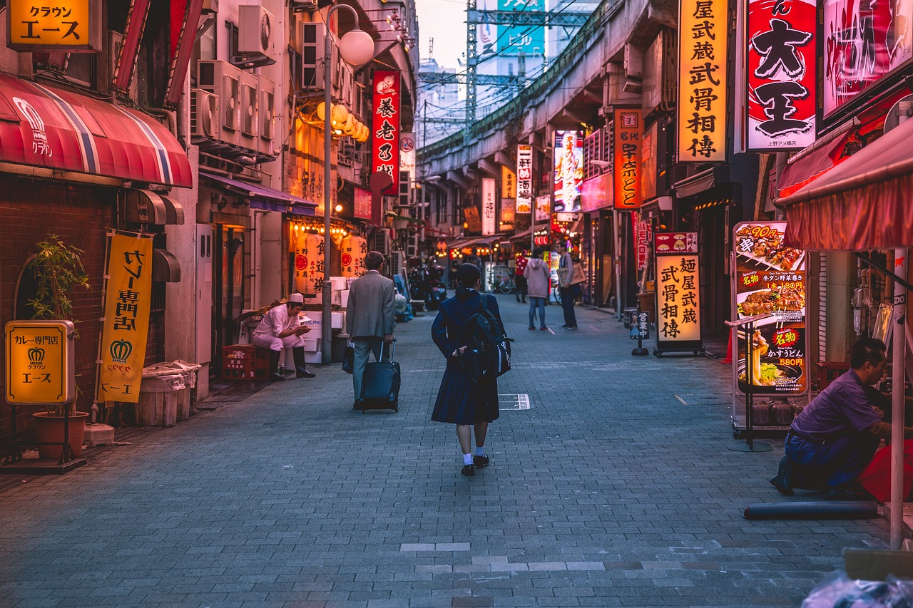 小Q助手：日本线下购物为何热潮不减？揭秘服务与社交的魅力所在