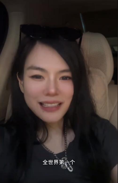 易出评怎么用：华为三折叠手机被粉丝创新裸眼3D功能，网友惊呼意外！