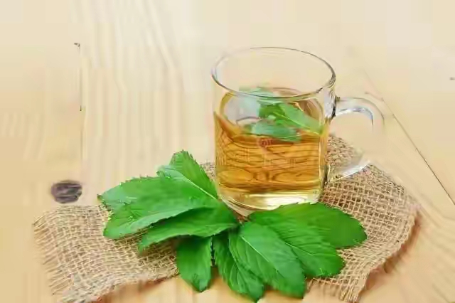 易出评：科技与民生热点，人形机器人、二手房带押过户及银发经济新趋势探讨