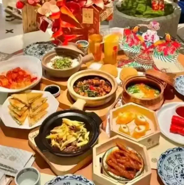 小G助手拼多多：老夫妻早茶忘带钱，年轻人善心相助，家庭关系更紧密