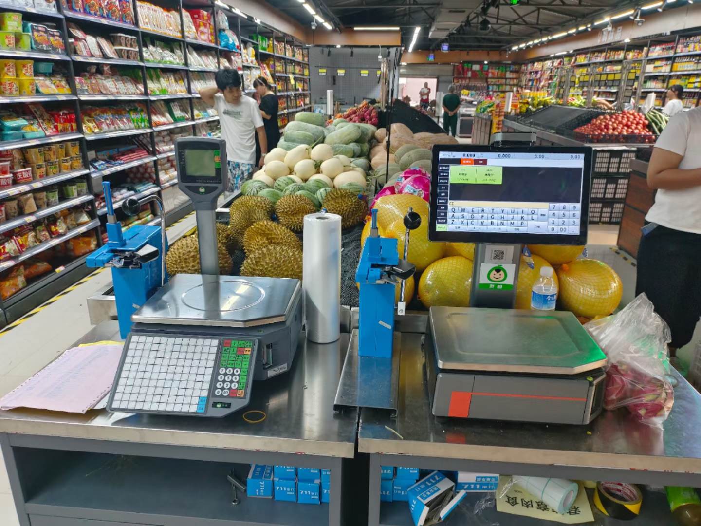 51助手下载官网：实体店创业难点分析，如何降低风险实现稳健经营