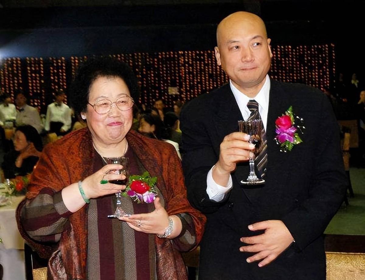 小评评助手怎么用：陈丽华与迟重瑞，从商界到演艺圈的默契婚姻故事