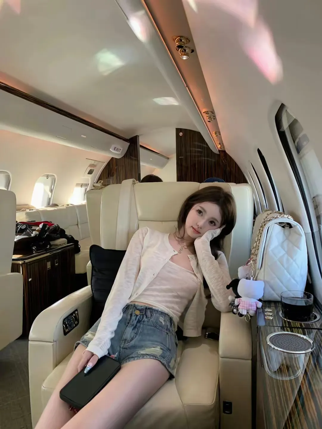 小Q助手使用方法：王思聪与网红“懒懒”分手传闻被环球旅行照片辟谣