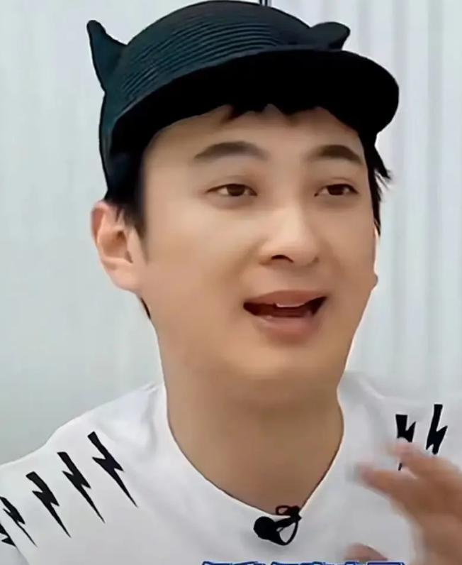 多评助手：王思聪面对质疑，万达战略调整与责任担当的智慧之谈
