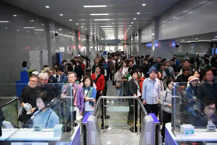 小G助手：中国经济回流新趋势，外贸、游客与消费自信齐聚