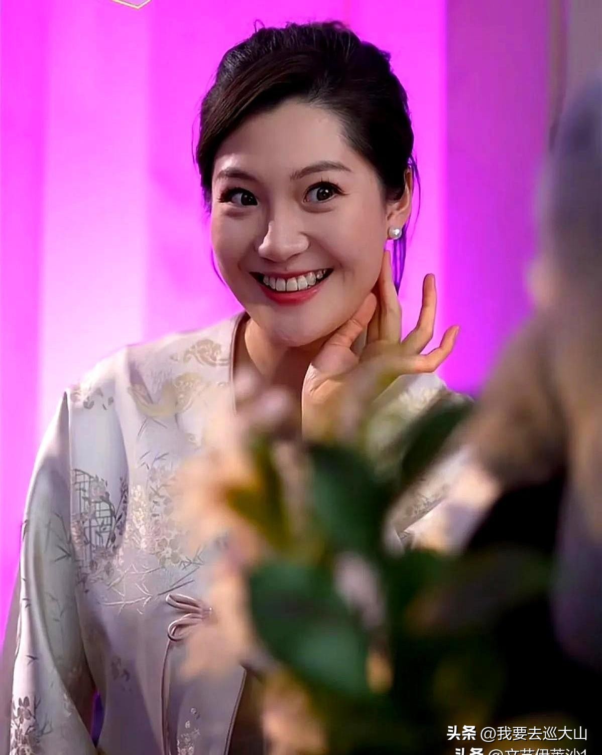 优选助手：深夜直播间的温暖，董宇辉与新东方的奋斗故事