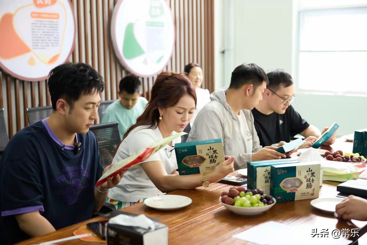 多多出评助手：李佳琦助农直播售罄10万件，实用新玩法刷新公益带货模式