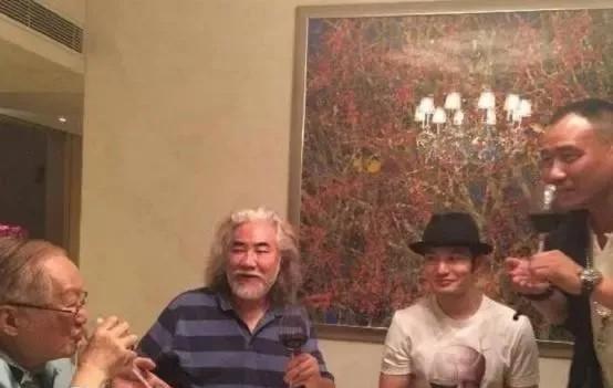 创新助手官网：马云与金庸初见，盗版书签名事件背后的启示与人生哲学
