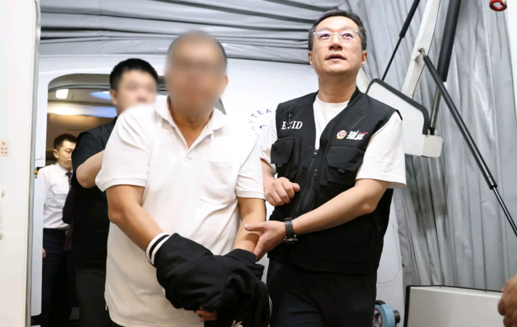 创新助手：诈骗近千亿，5万受害者血本无归，特大经济罪犯终被引渡回国！