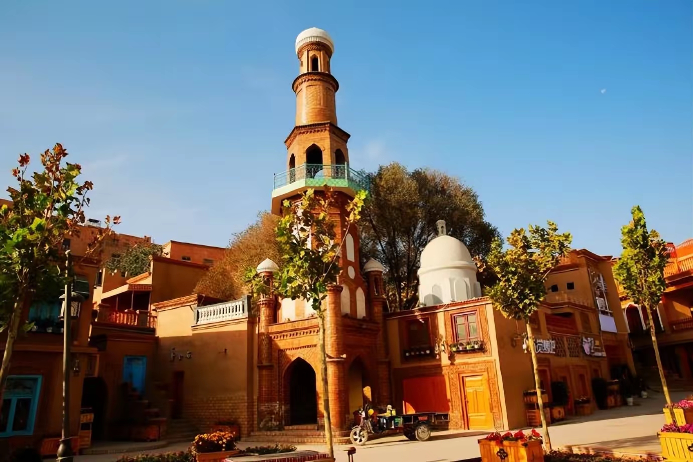 YY助手下载官网：董宇辉与杨振宁，以人品和精神力量服务国家与人民的共鸣