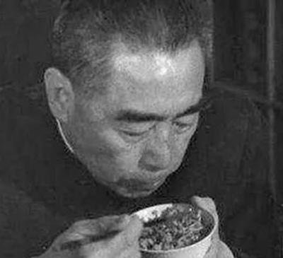 单单助手：周总理在楼外楼宴请外宾，糖醋丸子引发的误会与谦逊精神
