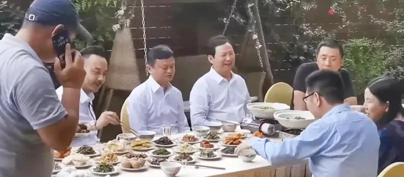优选助手补单软件：马云家中宴客，汪涵幽默搞笑引发热烈气氛
