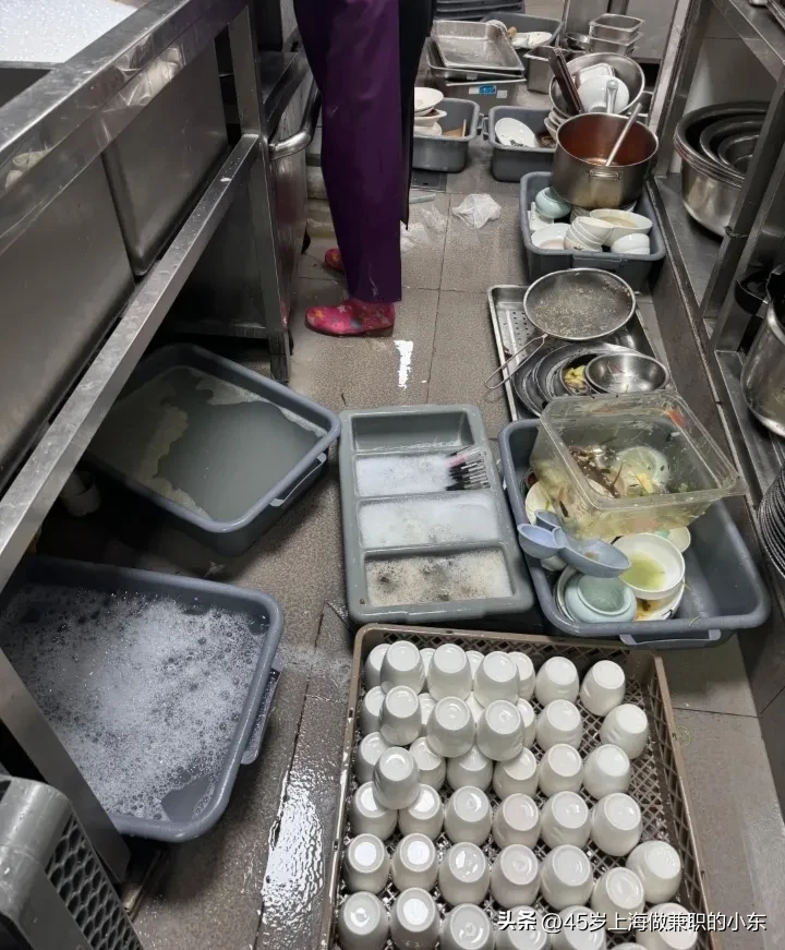超单助手开团软件：春节洗碗工的奋斗日记，为家庭而战的坚守与付出