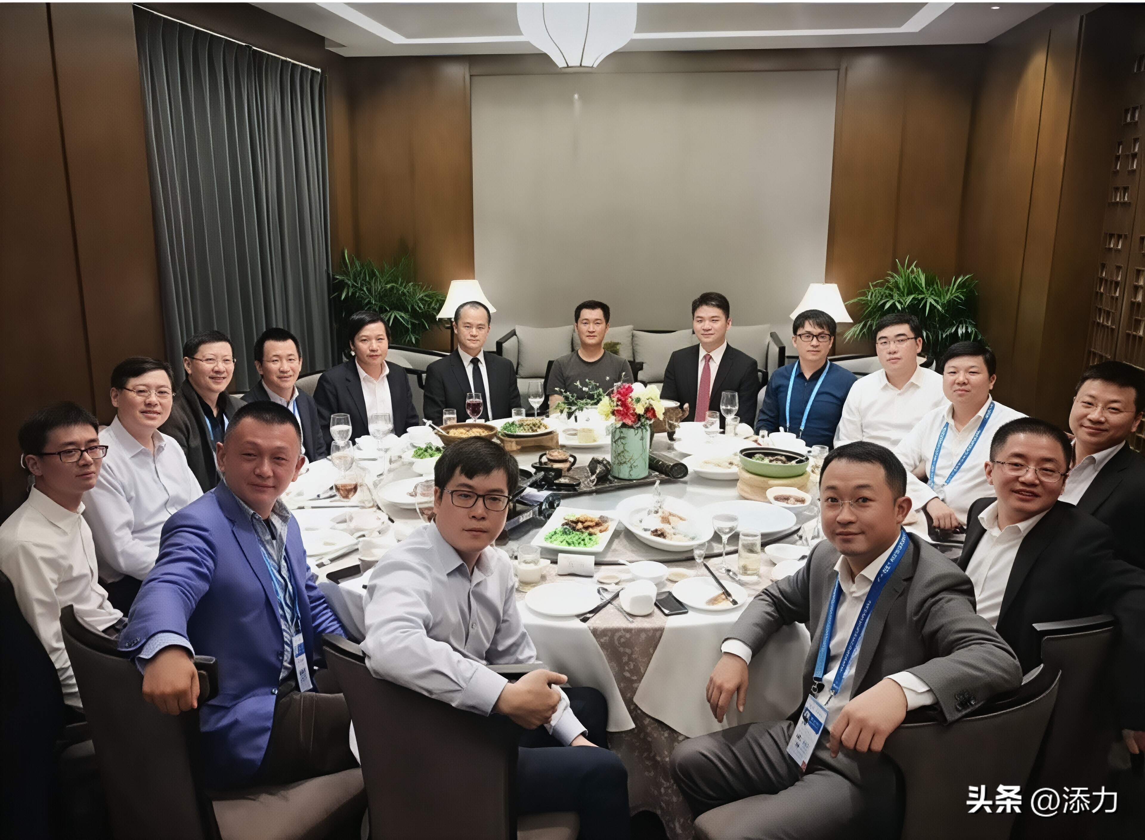 快火助手：刘强东调侃马云，科技转型与竞争加剧下的商业生态分析