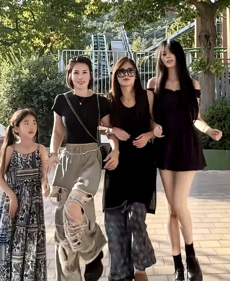 小象助手：温州一家人直播大戏，家庭纷争与流量之战