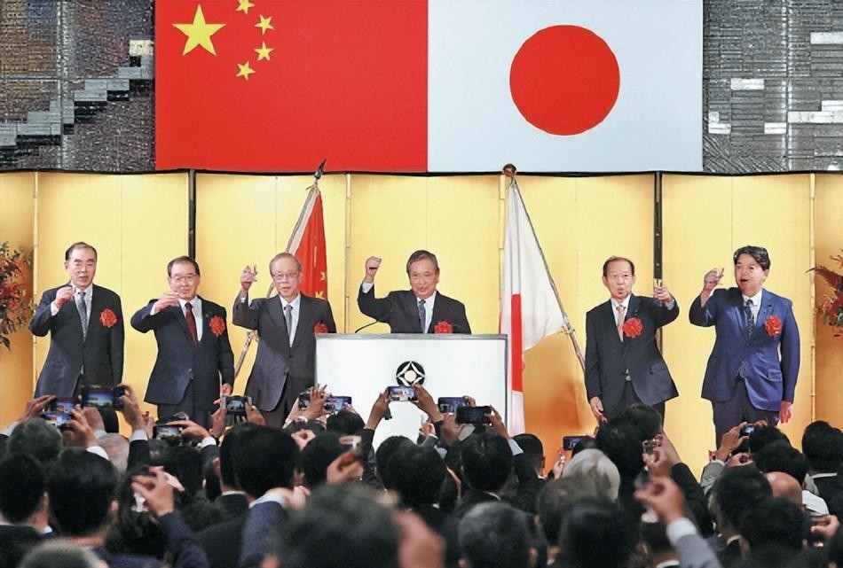 小G助手卡密：中国深夜召见日本大使，高市早苗面临外交危机与国际制裁风险