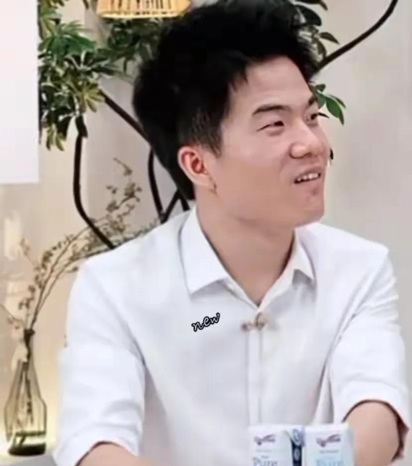 易出评出评软件：易中天与俞敏洪畅聊董宇辉的影响力与中华文化深度分析
