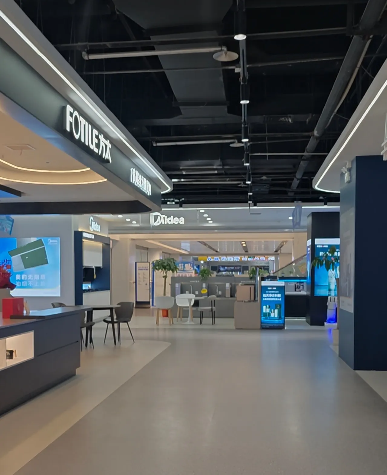 小C助手软件下载：实体店购物的魅力，亲手挑选热水器的真实体验与满足感