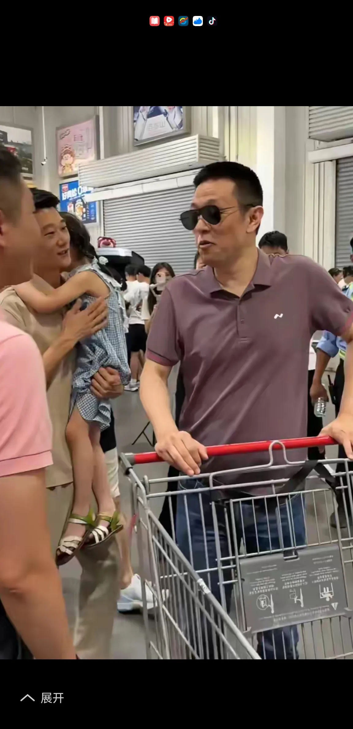 超评助手开团软件：李斌超市“大采购”，与妻子展现接地气的真实生活瞬间