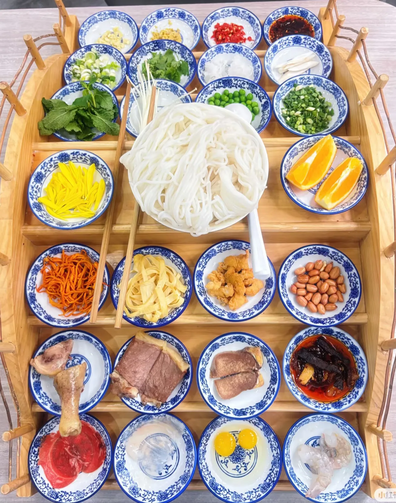 51助手怎么用：红河州米线美食推荐，平价卫生的地道吃法指南